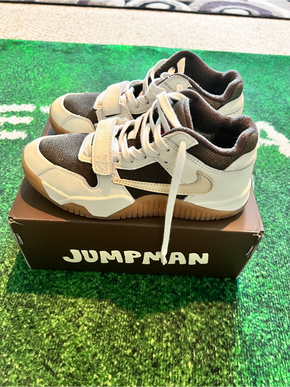 Kids Travis Scott Jordan Brown, White & Gum Low-Top Sneakers Size 2.5Y